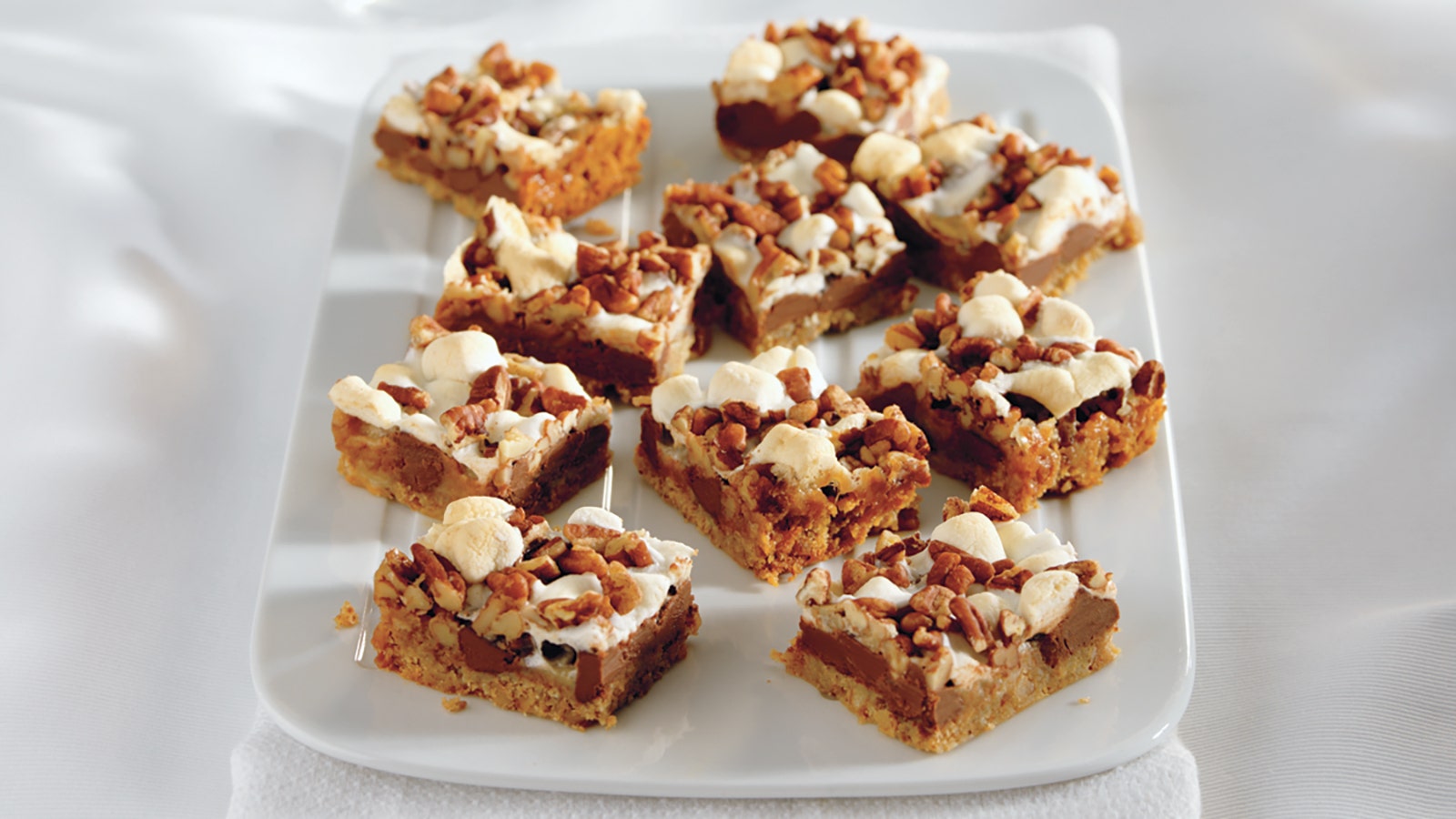 Commercial HERSHEY'S Chewy S'Mores Bars