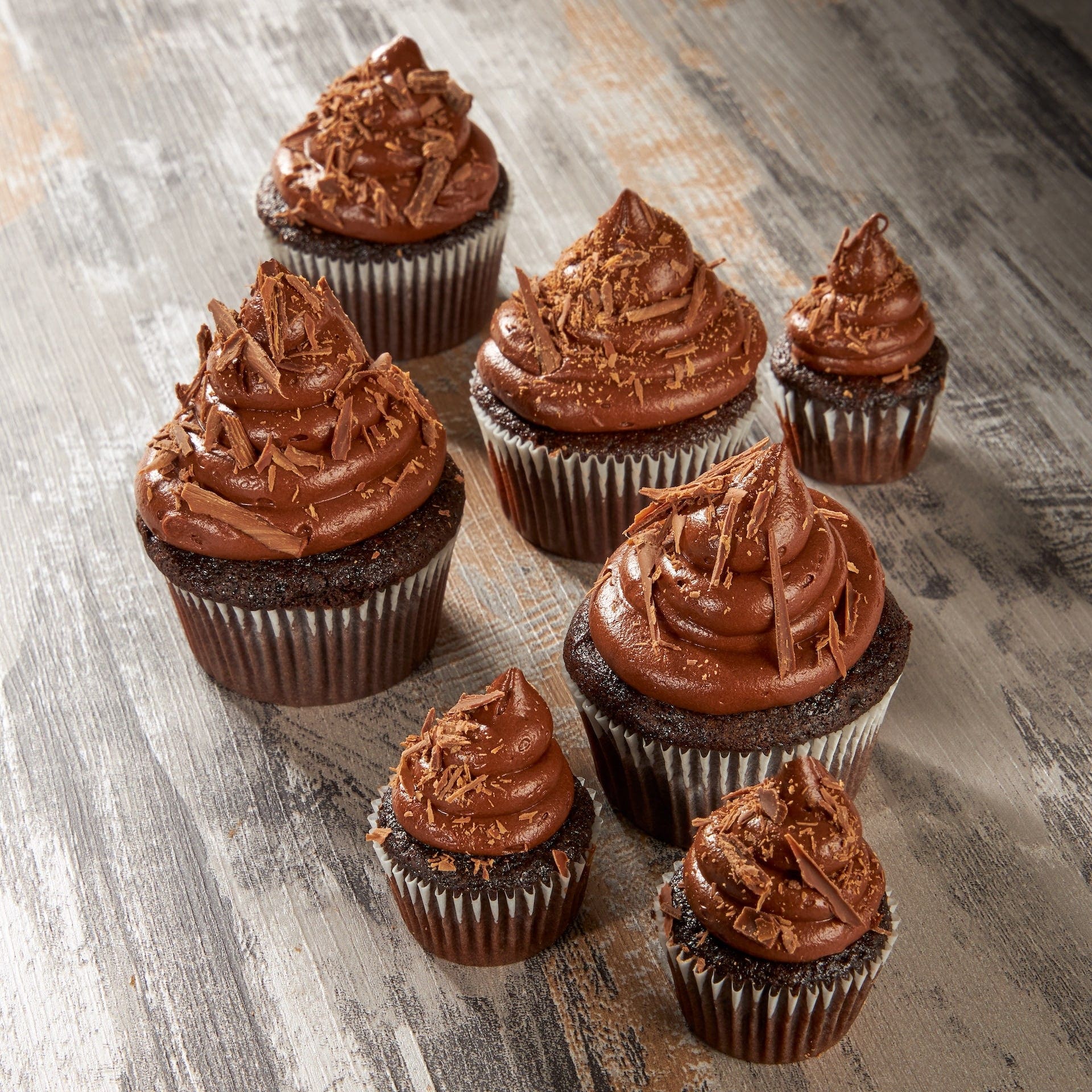 Commercial HERSHEY'S Mini Chocolate Cupcakes