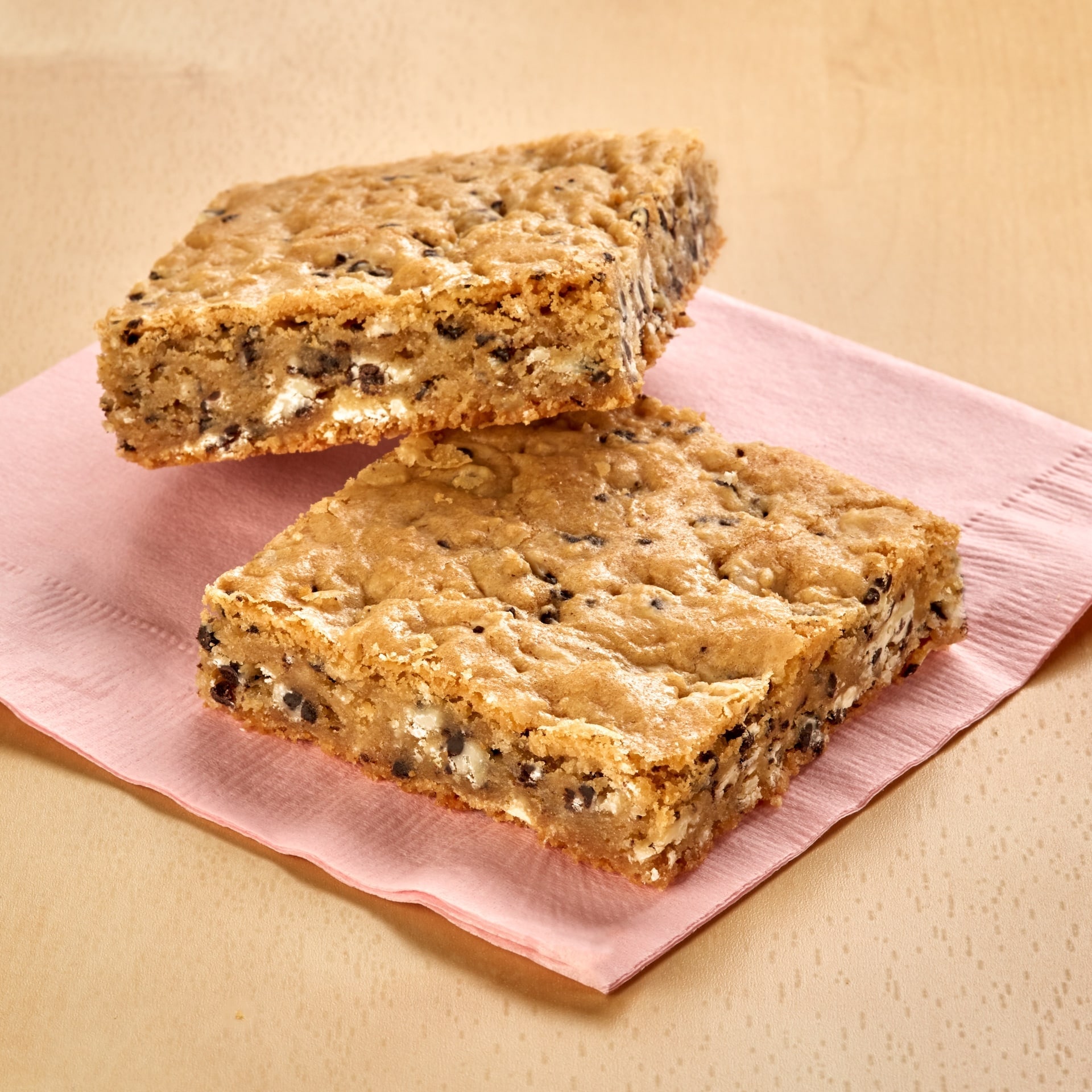 HERSHEY'S COOKIES 'N' CREME Blondies