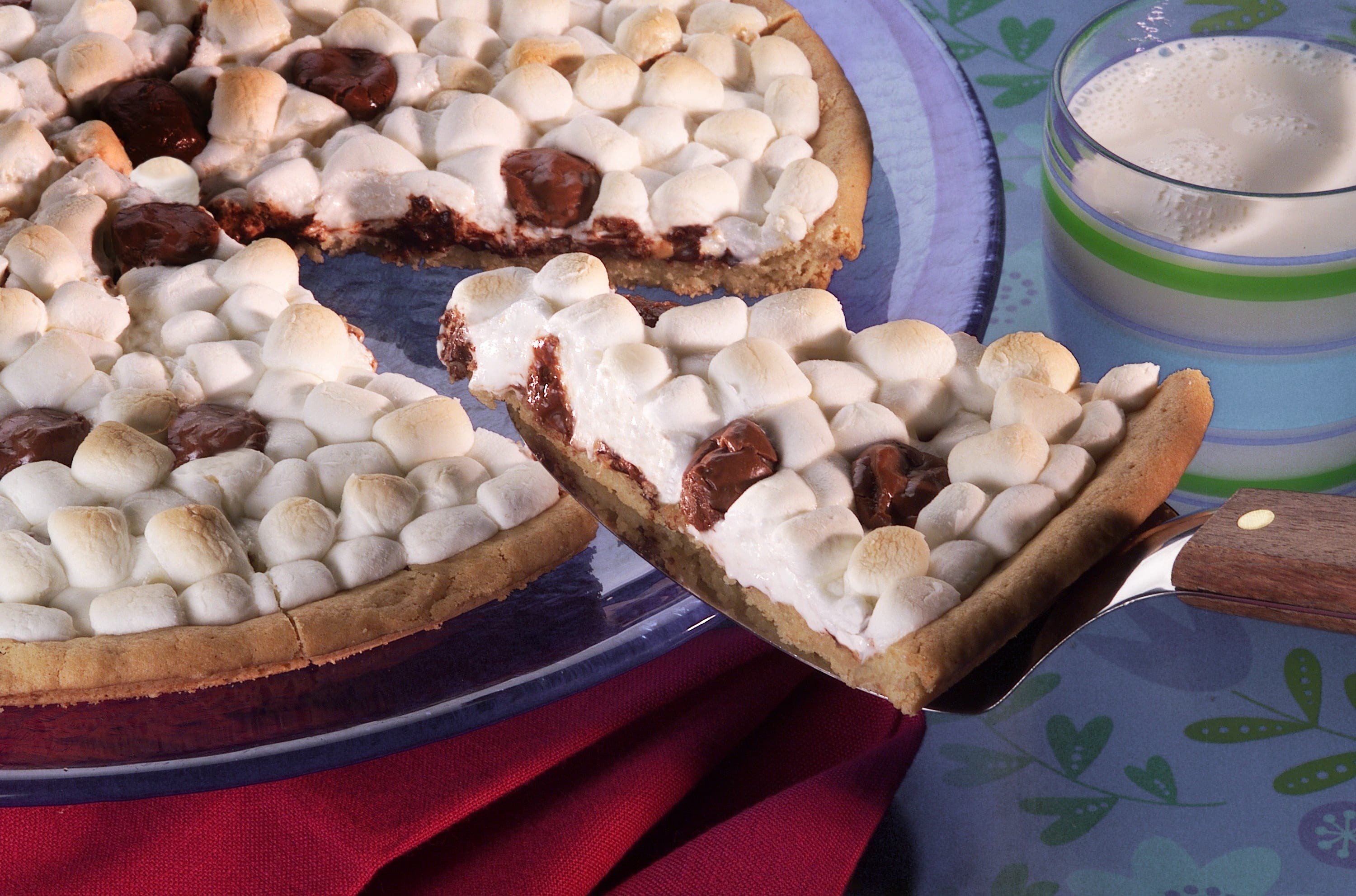 Commercial S'mores Pizza
