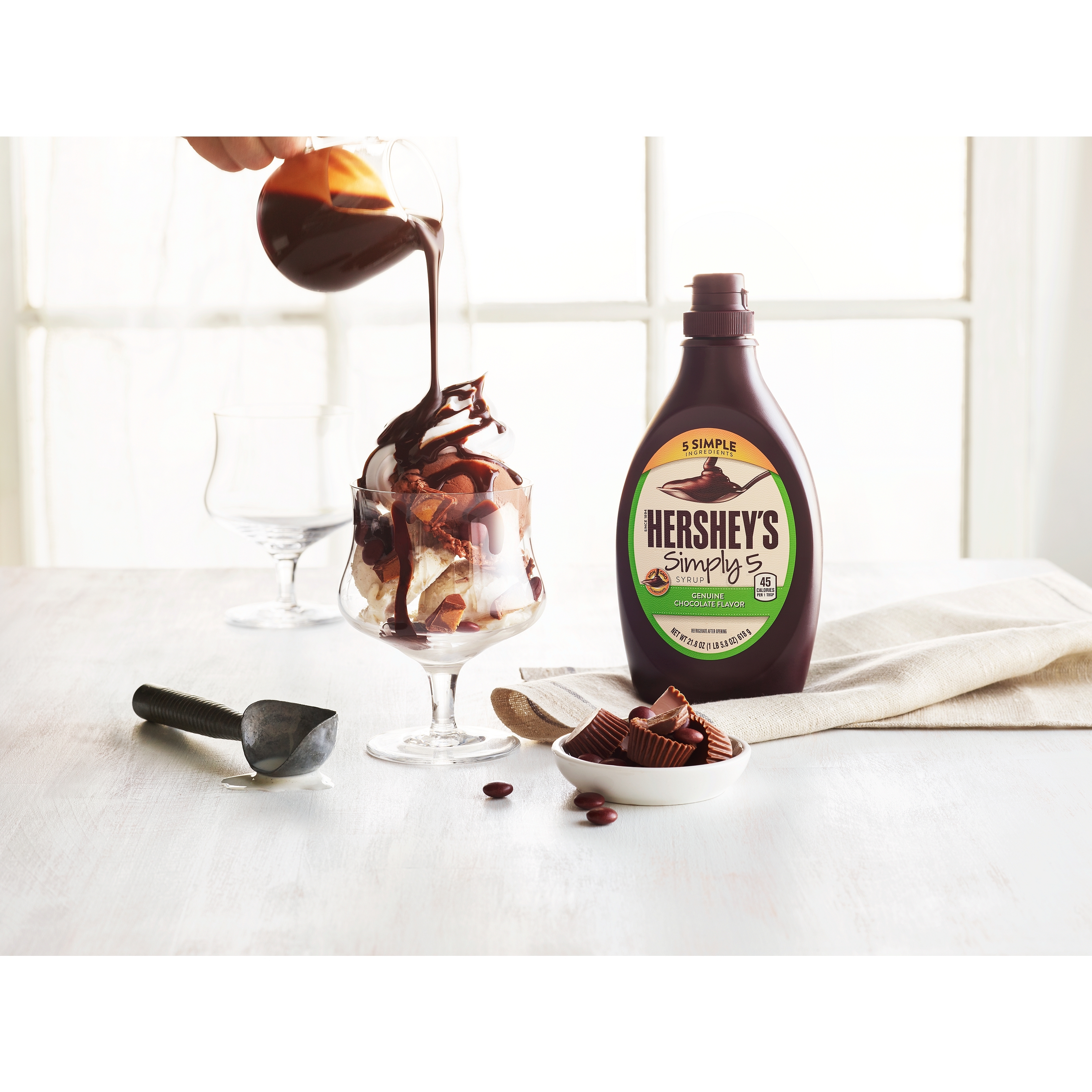 HERSHEY'S SIMPLY 5 Chocolate Syrup, 16.35 lb box, 12 bottles Sundae